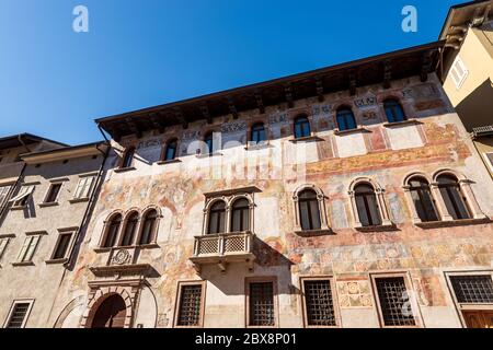 Centre-ville de trente, Palazzo Quetta Alberti Colico, palais médiéval avec de nombreuses fresques. Trentin-Haut-Adige, Italie, Europe Banque D'Images