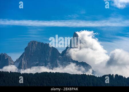 Pics des Dolomites dans les Alpes italiennes appelés Pale di San Martino et Cimon della Pala (3186 m), site classé au patrimoine mondial de l'UNESCO dans le Trentin-Haut-Adige Banque D'Images