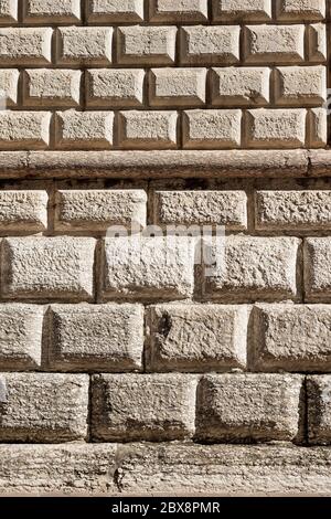 Ashlar (Bugnato en italien), clôture d'un mur fait de gros blocs de pierres dans la ville de Trento, Trentin-Haut-Adige, Italie, Europe Banque D'Images