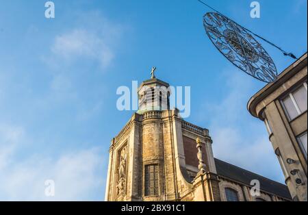 L'église notre-Dame-du-Finistère à Bruxelles, rue Neuve, Bruxelles, Belgique - détails architecturaux - façade. Banque D'Images