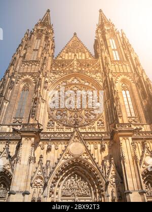 Vue de face de la cathédrale Saint-Vitus du château de Prague, Prague, République tchèque. Banque D'Images