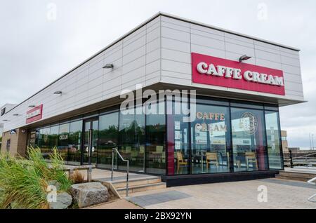 New Brighton, Royaume-Uni: 3 juin 2020: Une cafétéria et un glacier Caffe Cream est temporairement fermé en raison de la pandémie de covid-19 Banque D'Images