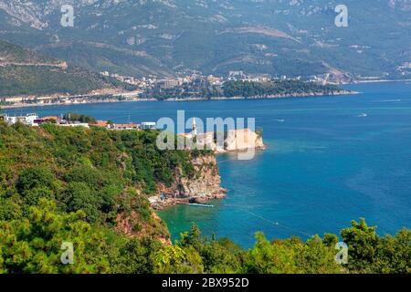 Côte de la mer Adriatique de Becici et Budva au Monténégro Banque D'Images