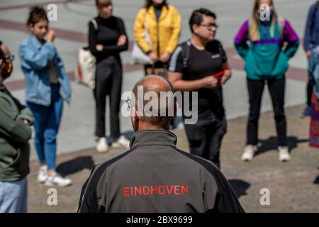 Eindhoven, pays-Bas. 06e juin 2020. EINDHOVEN, 06-06-2020, Stadhuisplein Eindhoven, Black Lives Matter Protest à Eindhoven. Des personnes protestent contre le racisme institutionnel aux États-Unis d'Amérique et dans l'Union européenne. Crédit : Pro Shots/Alamy Live News Banque D'Images