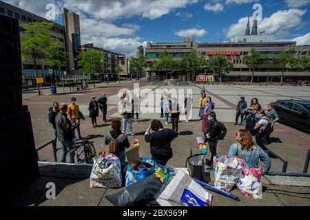 Eindhoven, pays-Bas. 06e juin 2020. EINDHOVEN, 06-06-2020, Stadhuisplein Eindhoven, Black Lives Matter Protest à Eindhoven. Des personnes protestent contre le racisme institutionnel aux États-Unis d'Amérique et dans l'Union européenne. Crédit : Pro Shots/Alamy Live News Banque D'Images