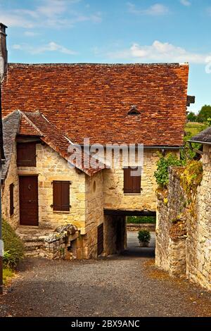 Maison en pierre médiévale à Saint-Robert dans la Corrèze, France Banque D'Images