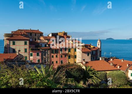 Le petit et ancien village de Tellaro et de la mer Méditerranée, municipalité de Lerici, Golfe de la Spezia, Ligurie, Italie, Europe Banque D'Images