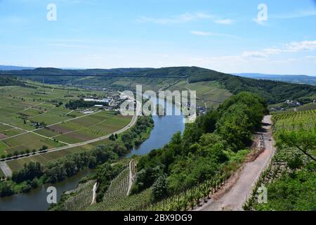 Blick über das Moseltal mit Hochmoselübergang Banque D'Images