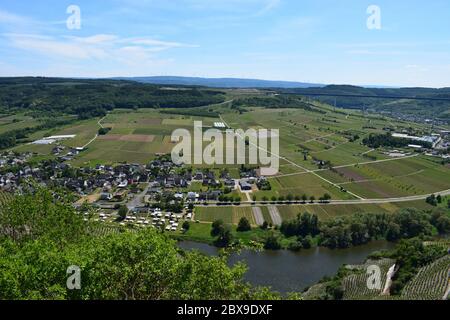 Blick über das Moseltal mit Hochmoselübergang Banque D'Images