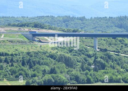 Blick über das Moseltal mit Hochmoselübergang Banque D'Images