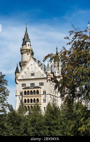 Le château de Neuschwanstein (Nouveau Swanstone - Château de Neuschwanstein Schloss XIX siècle), monument, dans les Alpes bavaroises, l'Allemagne. L'Europe Banque D'Images