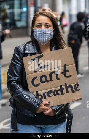 Düsseldorf, Allemagne. 6 juin 2020. Les vies noires comptent pour protester. Des milliers de personnes assistent à une manifestation contre le racisme et le meurtre du noir américain George Floyd lors de l'arrestation par des policiers blancs à Minneanapolis, dans le Minnesota. Photo: 51North/Alamy Live News Banque D'Images