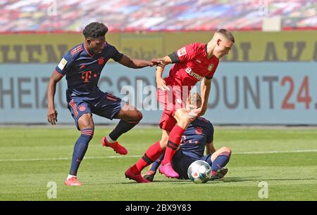 Leverkusen, Allemagne, 6 juin 2020, Joshua KIMMICH, FCB 32 Alphonso DAVIES, FCB 19 contre Florian Wirtz au match 1.Bundesliga BAYER 04 LEVERKUSEN - FC BAYERN MUENCHEN en saison 2019/2020 AM match 30. Foto: © Peter Schatz / Alamy Live News / Ralf Ibing/Firo/Pool - LES RÈGLEMENTS DFL INTERDISENT TOUTE UTILISATION DE PHOTOGRAPHIES comme SÉQUENCES D'IMAGES et/ou QUASI-VIDÉO - agences de presse nationales et internationales HORS usage éditorial SEULEMENT Banque D'Images