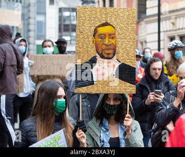 Londres, Royaume-Uni. 06e juin 2020. Les Black Lives comptent des manifestations sur la place du Parlement. Les partisans de la manifestation « Black Lives Matter » se réunissent au Parlement de Sqaure, Westminster, pour montrer leur soutien au mouvement suite à la mort de George Floyd à Minneapolis, aux États-Unis. Credit: Tommy London/Alay Live News Banque D'Images