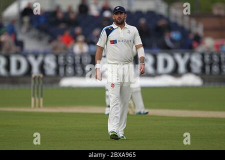 CHESTER LE STREET, ANGLETERRE - le Liam Plunkett du Yorkshire lors du match de championnat du comté entre Durham et Yorkshire à l'Emirates Riverside, Chester le Street, comté de Durham, le lundi 5 mai 2014 (Credit: Mark Fletcher | MI News) Banque D'Images