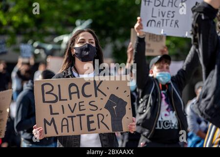 Eindhoven, pays-Bas. 06e juin 2020. EINDHOVEN, 06-06-2020, Stadhuisplein Eindhoven, Black Lives Matter Protest à Eindhoven. Des personnes protestent contre le racisme institutionnel aux États-Unis d'Amérique et dans l'Union européenne. Crédit : Pro Shots/Alamy Live News Banque D'Images