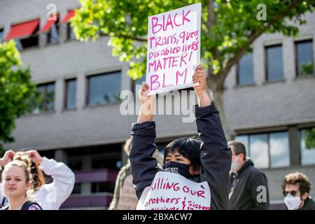 Eindhoven, pays-Bas. 06e juin 2020. EINDHOVEN, 06-06-2020, Stadhuisplein Eindhoven, Black Lives Matter Protest à Eindhoven. Des personnes protestent contre le racisme institutionnel aux États-Unis d'Amérique et dans l'Union européenne. Crédit : Pro Shots/Alamy Live News Banque D'Images