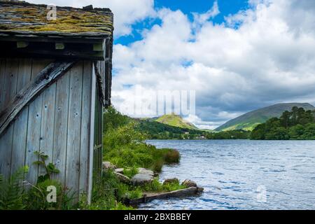 Lac Grasmere avec hangar à bateaux Banque D'Images
