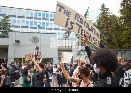 Varsovie, Mazovie, Pologne. 6 juin 2020. Manifestation devant l'ambassade américaine à Varsovie après la mort de George Floyd.in la photo: Credit: Hubert Mathis/ZUMA Wire/Alamy Live News Banque D'Images