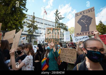 Varsovie, Mazovie, Pologne. 6 juin 2020. Manifestation devant l'ambassade américaine à Varsovie après la mort de George Floyd.in la photo: Credit: Hubert Mathis/ZUMA Wire/Alamy Live News Banque D'Images