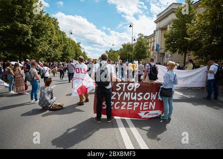 Varsovie, Mazovie, Pologne. 6 juin 2020. Les opposants à l'obligation de vaccination ont protesté en Warsaw.in sur la photo: Credit: Hubert Mathis/ZUMA Wire/Alay Live News Banque D'Images