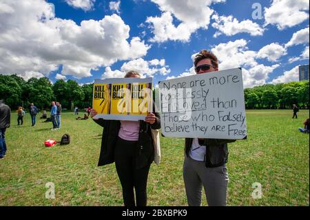 Malieveld, la Haye, pays-Bas. Samedi 6 juin 2020. C'est la deuxième démonstration de ce type en autant de semaines. La manifestation qui s'est tenue samedi dernier sur le Koekamp, à la Haye, a été brutalement mise fin par le maire par intérim Johan Kemkes; lorsque le nombre de manifesteurs autorisés a dépassé la directive gouvernementale de 30 socialement distancés. Leur argument aujourd’hui : « si le gouvernement avait permis une réunion de 5000 manifestants sur la place du Dam à Amsterdam, nous aussi pouvons nous rassembler en masse. Crédit : Charles M Vella/Alay Live News Banque D'Images