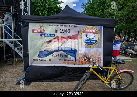 Malieveld, la Haye, pays-Bas. Samedi 6 juin 2020. C'est la deuxième démonstration de ce type en autant de semaines. La manifestation qui s'est tenue samedi dernier sur le Koekamp, à la Haye, a été brutalement mise fin par le maire par intérim Johan Kemkes; lorsque le nombre de manifesteurs autorisés a dépassé la directive gouvernementale de 30 socialement distancés. Leur argument aujourd’hui : « si le gouvernement avait permis une réunion de 5000 manifestants sur la place du Dam à Amsterdam, nous aussi pouvons nous rassembler en masse. Crédit : Charles M Vella/Alay Live News Banque D'Images