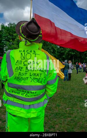 Malieveld, la Haye, pays-Bas. Samedi 6 juin 2020. C'est la deuxième démonstration de ce type en autant de semaines. La manifestation qui s'est tenue samedi dernier sur le Koekamp, à la Haye, a été brutalement mise fin par le maire par intérim Johan Kemkes; lorsque le nombre de manifesteurs autorisés a dépassé la directive gouvernementale de 30 socialement distancés. Leur argument aujourd’hui : « si le gouvernement avait permis une réunion de 5000 manifestants sur la place du Dam à Amsterdam, nous aussi pouvons nous rassembler en masse. Crédit : Charles M Vella/Alay Live News Banque D'Images