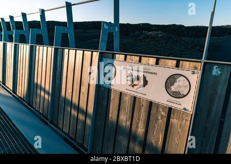 Pont entre les continents est situé dans la péninsule de Reykjanes facilement accessible depuis Reykjavik, la capitale de l'Islande. Tourisme en Islande. Élevée Banque D'Images