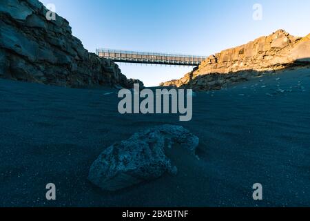 Pont entre les continents est situé dans la péninsule de Reykjanes facilement accessible depuis Reykjavik, la capitale de l'Islande. Tourisme en Islande. Élevée Banque D'Images