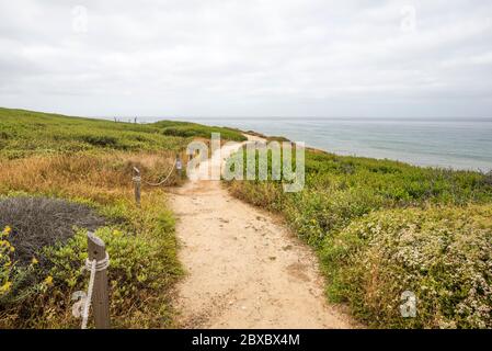 Scène côtière depuis la piste côtière au monument national Cabrillo. San Diego, Californie, États-Unis. Banque D'Images