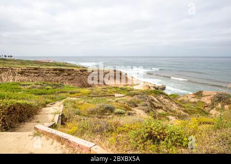 Scène côtière depuis la piste côtière au monument national Cabrillo. San Diego, Californie, États-Unis. Banque D'Images