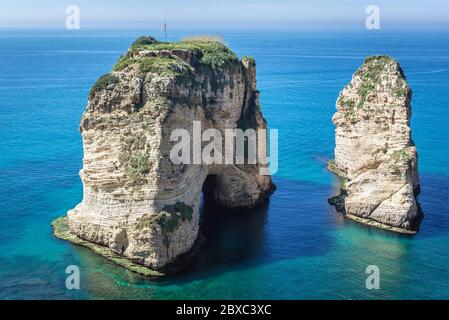 Pigeon Rock dans la région de Raouche à Beyrouth, Liban Banque D'Images