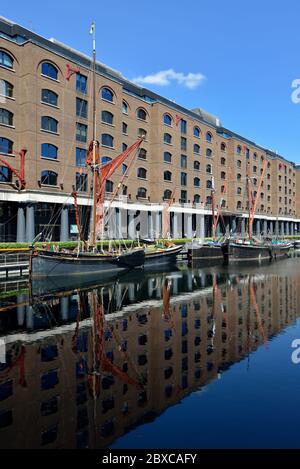 Thames Sailing Barges, St Katherine's Dock, Tower Bridge, Londres, Royaume-Uni Banque D'Images