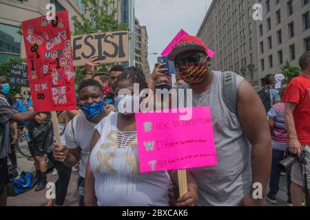 Washington DC, 6 juin 2020, États-Unis : les manifestants se rassemblent dans et autour de la Maison Blanche, tandis que des milliers de personnes se rassemblent dans différentes parties de Washington DC Banque D'Images