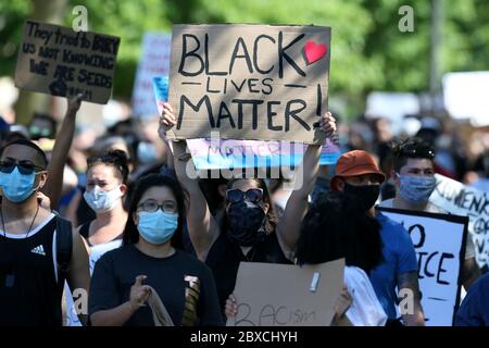 6 juin 2020, London Ontario Canada. Les Black Lives Matter protestent dans les rues de London Ontario Canada, à côté du parc Victoria. Luke Durda/Alay Banque D'Images