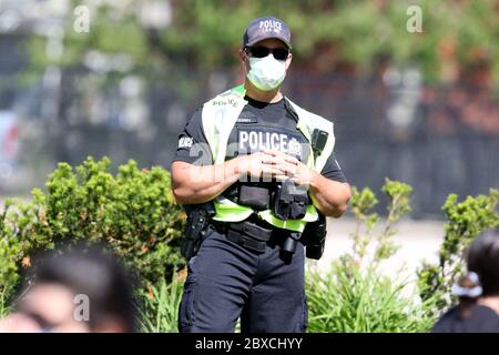 6 juin 2020, London Ontario Canada. Les Black Lives Matter protestent dans les rues de London Ontario Canada, à côté du parc Victoria. Luke Durda/Alay Banque D'Images