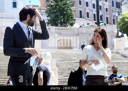Roma, Italie. 06e juin 2020. Le maire de Rome, Virginia Raggi aujourd'hui, sur la Piazza di Spagna, a inauguré le nouveau service de location de scooters électriques. Crédit: SPP Sport presse photo. /Actualités en direct d'Alay Banque D'Images