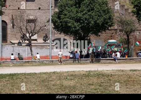Roma, Italie. 06e juin 2020. Rome, manifestation néo-fasciste au Cirque Maximus. Agression contre les journalistes par les fascistes pendant toute la durée de l'événement. Huit arrestations dans les rangs fascistes et un journaliste blessé. Crédit: SPP Sport presse photo. /Actualités en direct d'Alay Banque D'Images