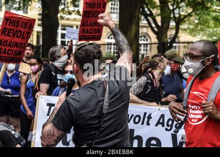 Washington, États-Unis. 06e juin 2020. Un militant s'adresse à la foule pendant la manifestation.plusieurs manifestations ont été éprises par le meurtre récent de George Floyd, un homme noir qui est mort en garde à vue à Minneapolis, États-Unis crédit: SOPA Images Limited/Alay Live News Banque D'Images