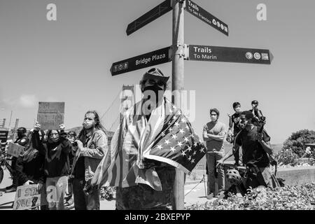 San Francisco, Californie 6 juin 2020. Les manifestants manifestent près du Golden Gate Bridge à Francisco, en Californie, le 6 juin 2020, après la mort de George Floyd. ( Credit: Chris Tuite/image Space/Media Punch)/Alamy Live News Banque D'Images