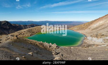 Lac Emerald sur Tongariro Alpine Crossing en Nouvelle-Zélande Banque D'Images