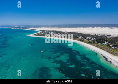 La plage et la côte de Lancelin, petite ville au nord de Perth en Australie occidentale, célèbre pour ses dunes de sable intérieures Banque D'Images