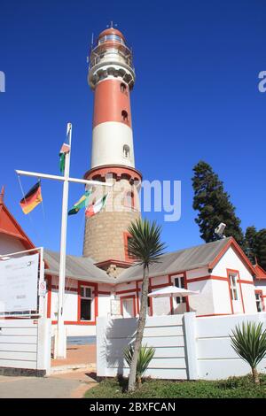 Swakopmund, Namibie - 18 avril 2015 : phare rouge et blanc allemand ancien, appelé « bacon » Banque D'Images