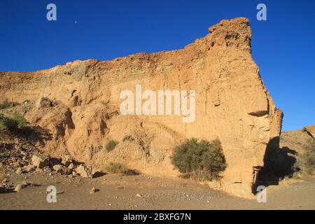 Sesriem Canyon, une gorge naturelle sculptée par la puissante rivière Tsauchab il y a des millions d'années. Une grotte en forme de cœur, Namibie Banque D'Images