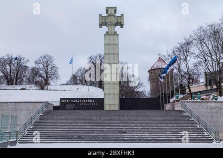 TALLINN, ESTONIE - 4 JANVIER 2017 : la colonne de la victoire de la guerre d'indépendance à Tallinn pendant la journée en hiver. La colonne est un mémorial à ceux Banque D'Images