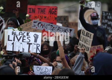 Bruxelles, Belgique. 7 juin 2020. Des gens participent à une manifestation contre la mort de George Floyd près du Palais de Justice à Bruxelles, Belgique, le 7 juin 2020. Credit: Zheng Huansong/Xinhua/Alay Live News Banque D'Images