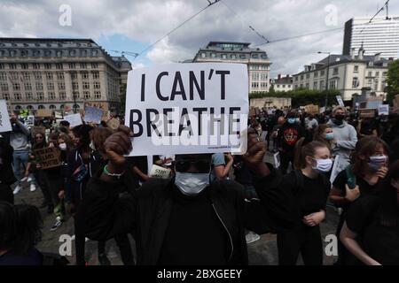 Bruxelles, Belgique. 7 juin 2020. Des gens participent à une manifestation contre la mort de George Floyd près du Palais de Justice à Bruxelles, Belgique, le 7 juin 2020. Credit: Zheng Huansong/Xinhua/Alay Live News Banque D'Images