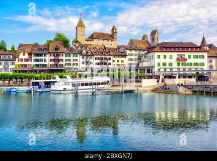 La vieille ville historique et le château de Rapperswil-Jona, sur le lac de Zurich, en Suisse, sont une destination populaire d'une journée au départ de Zurich Banque D'Images