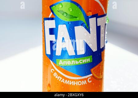 Tyumen, Russie-mai 20, 2020: Fanta soda orange saveur logo macro Banque D'Images